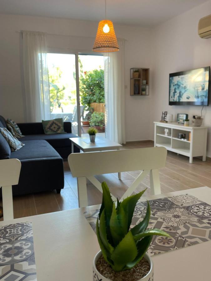 Rachel Suite By The Pool Paphos Extérieur photo